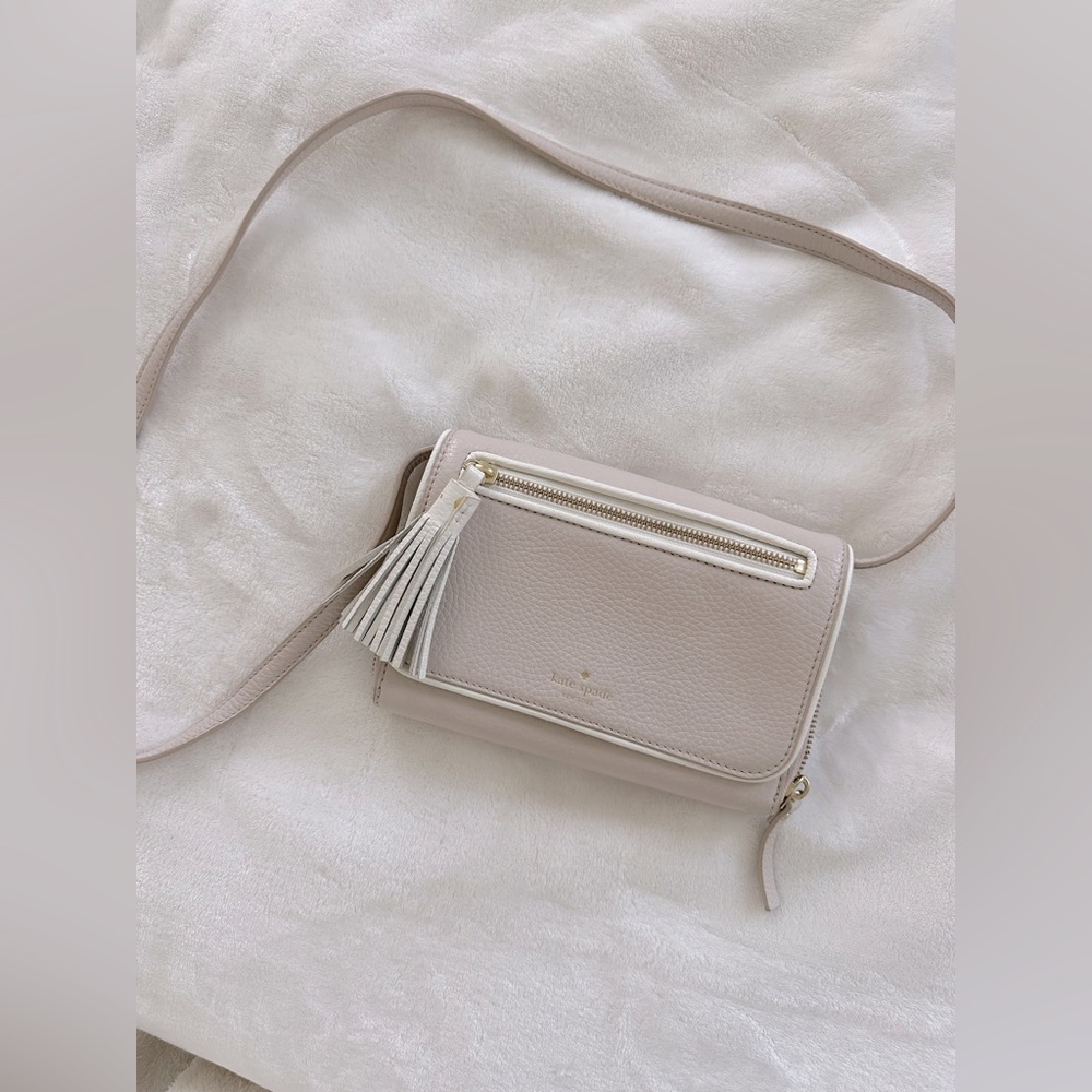 Kate Spade Avie Leather Crossbody and Clutch
Leather Handbag Taupe White Pink